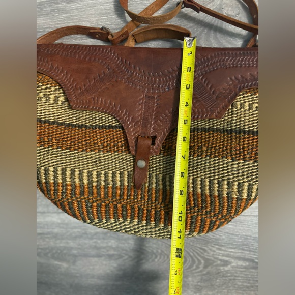 Rare Vintage Boho Leather Woven Jute Bucket Saddle Crossbody Top Handle Bag - Picture 14 of 16